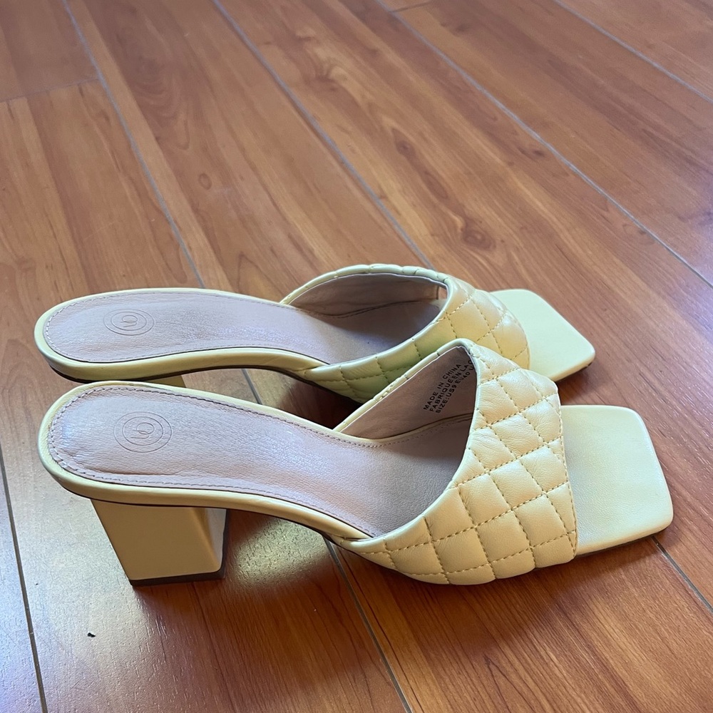 UO Callie Quilted Heeled Mule Sandal - Citron